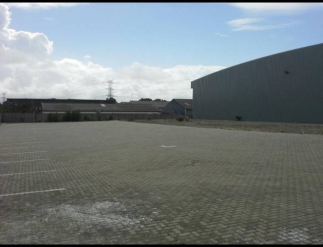 1,389M² FACTORY TO LET IN EPPING INDUSTRIAL